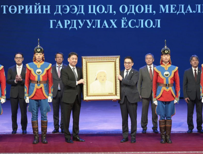 Монгол Улсын Ерөнхийлөгч АШУҮИС-ийн эрдэмтэн багш, ажилтнуудтай уулзлаа
